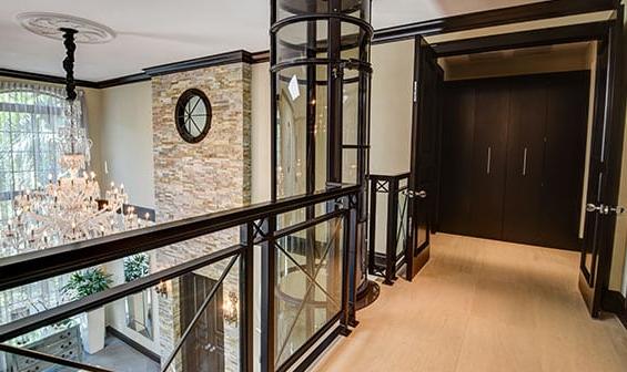 气动 elevator on the second floor landing of a luxury home